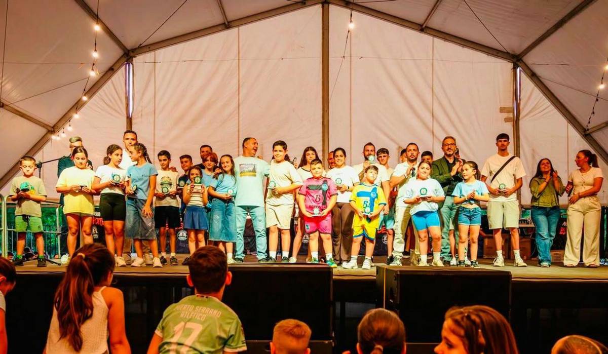 El deporte, historia viva de Puerto Serrano: una gala multitudinaria reconoce a 450 clubes, familias y deportistas