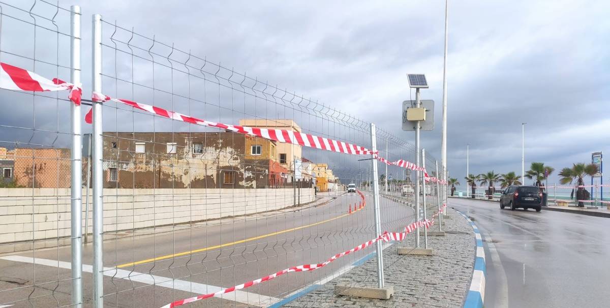 La Junta mantiene cerrada al baño una playa de La Línea