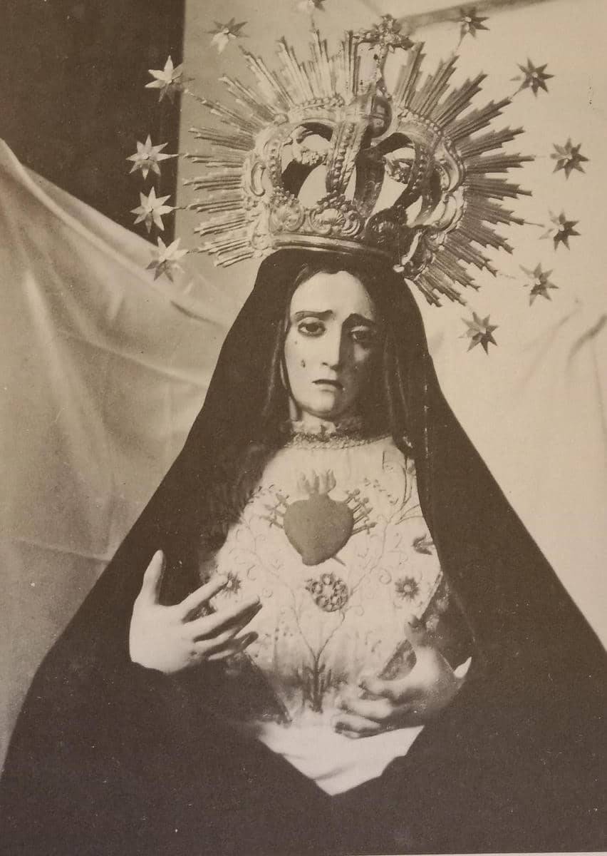 Imagen completa de la Virgen.