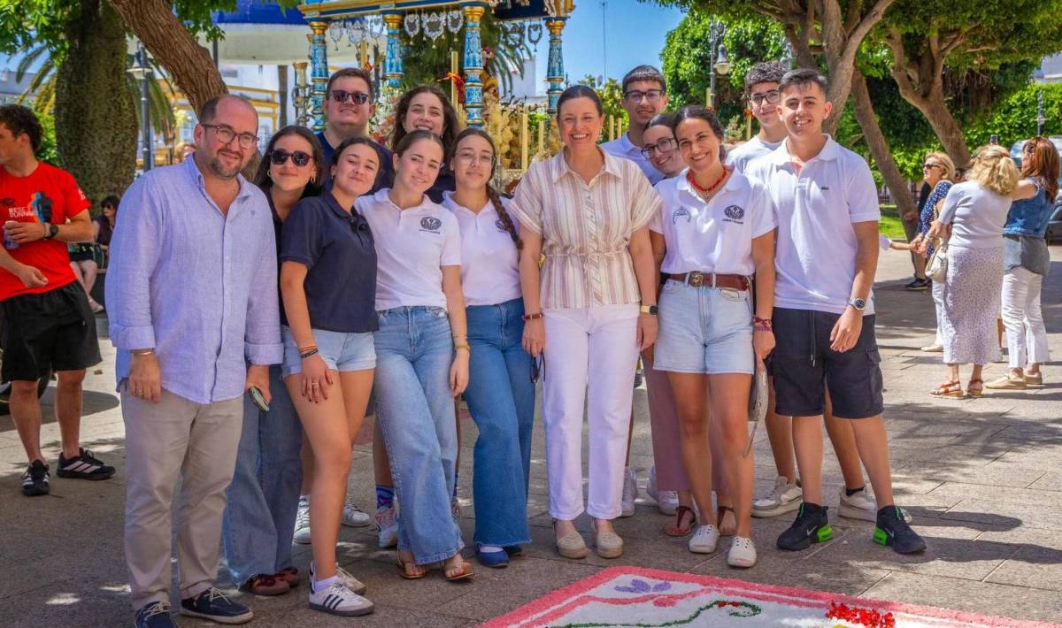 San Fernando vive el Corpus con la Patrona bajo palio, altares en las calles y procesión por el centro - San Fernando vive el Corpus con la Patrona bajo palio, altares en las calles y procesión por el centro