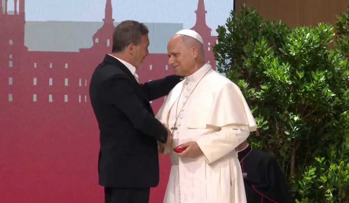 Antonio Banderas emociona al Papa León XIV al hablar de la Semana Santa de Málaga: 