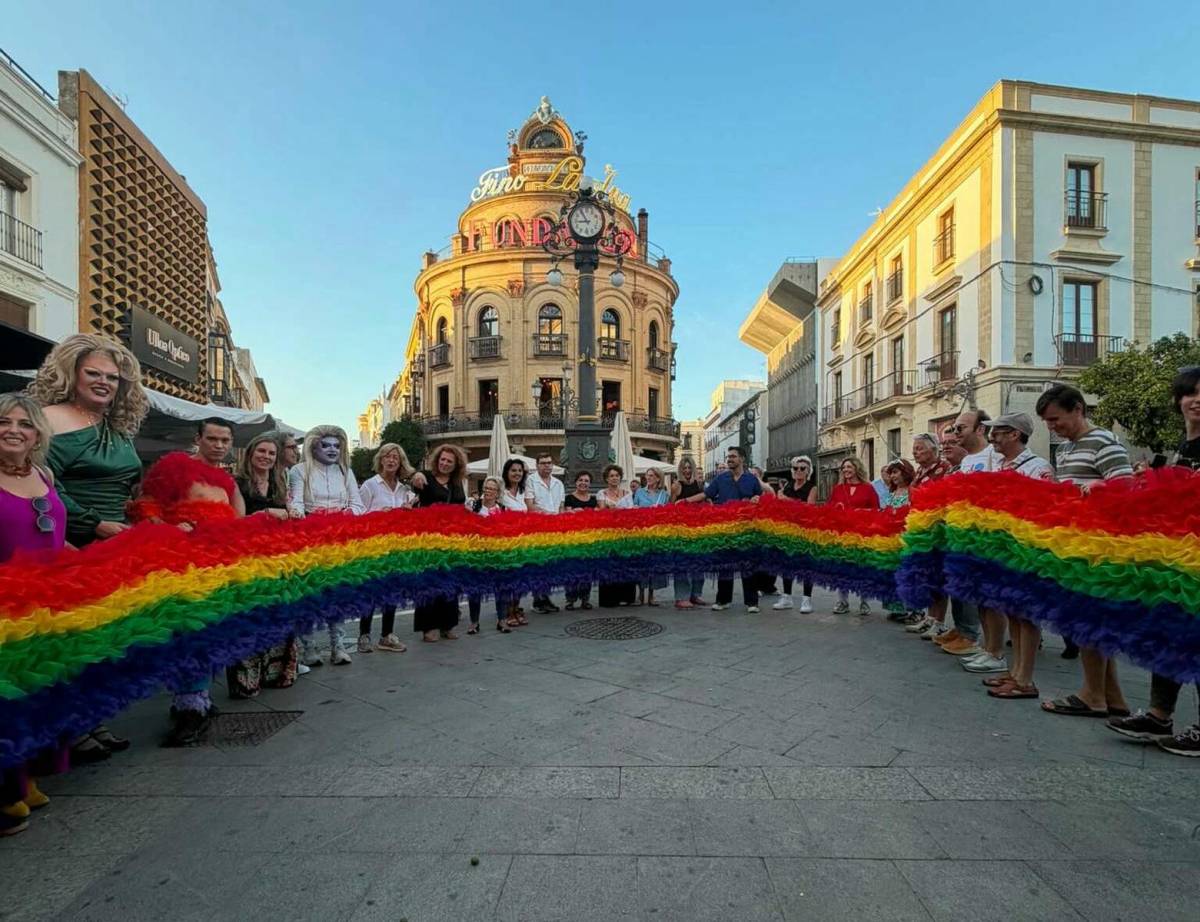 Jerez ya cuenta con su Bandera para el Orgullo, confeccionada en plena calle Larga - Jerez ya cuenta con su Bandera para el Orgullo, confeccionada en plena calle Larga