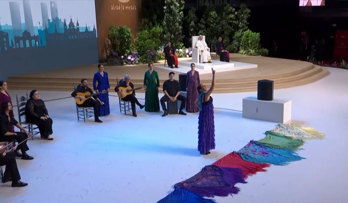 Sara Baras rinde homenaje a Paco de Lucía en su actuación ante el Papa León XIV