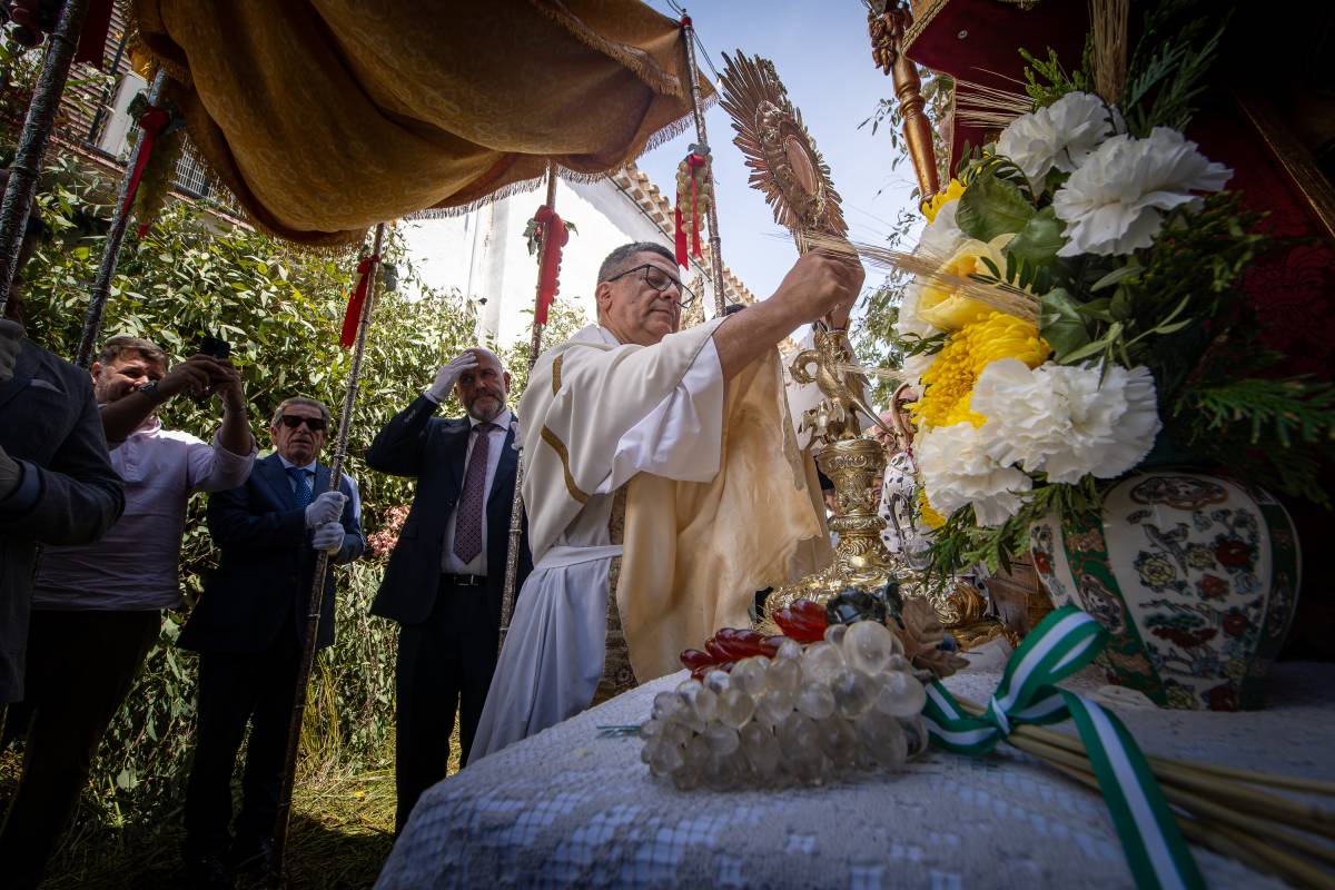 Corpus en Zahara de la Sierra: más de 500 años convirtiendo un pueblo blanco en un bosque efímero