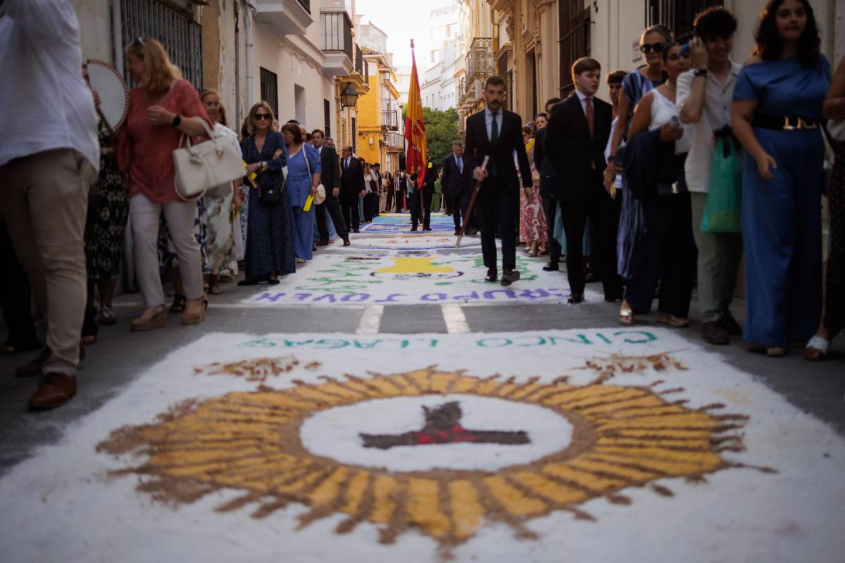 Jerez celebra la procesión del Corpus Christi con amplia presencia de la Catedral a San Miguel