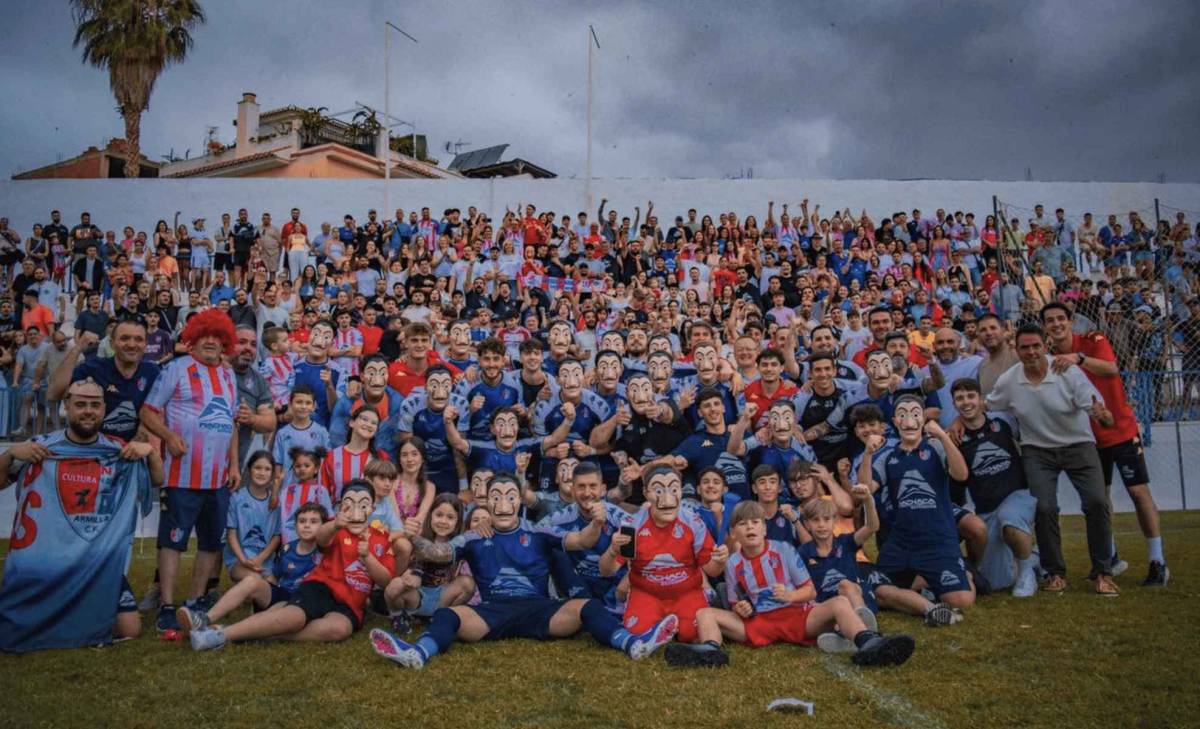 Con 'Bella Ciao' y máscaras de 'La casa de papel': la llamativa celebración de un equipo de fútbol de Granada