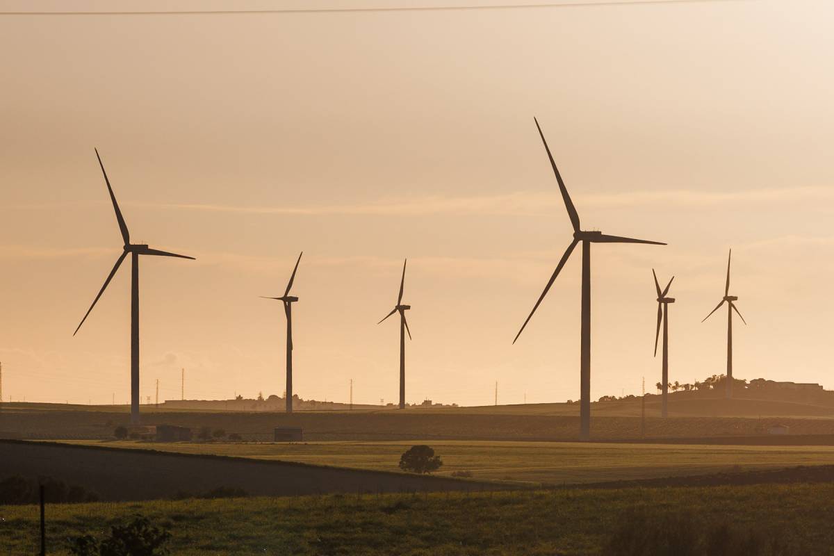 Cádiz mueve Andalucía con el viento: concentra una posición de liderazgo con 70 parques y cifras de récord