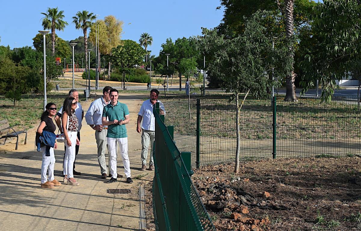 Detectado y atendido un problema de plagas en el parque de Pozoalbero: tras varios arreglos, tendrá un nuevo espacio para perros