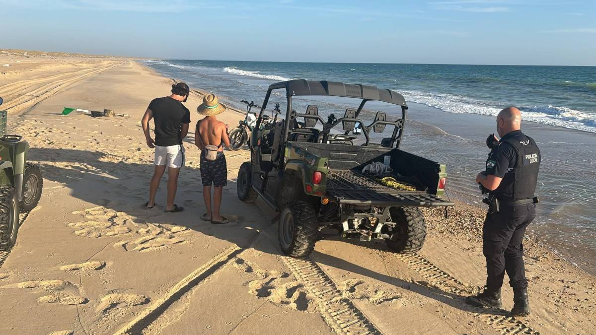 Dos hermanos se quedan tirados en pleno litoral de Doñana