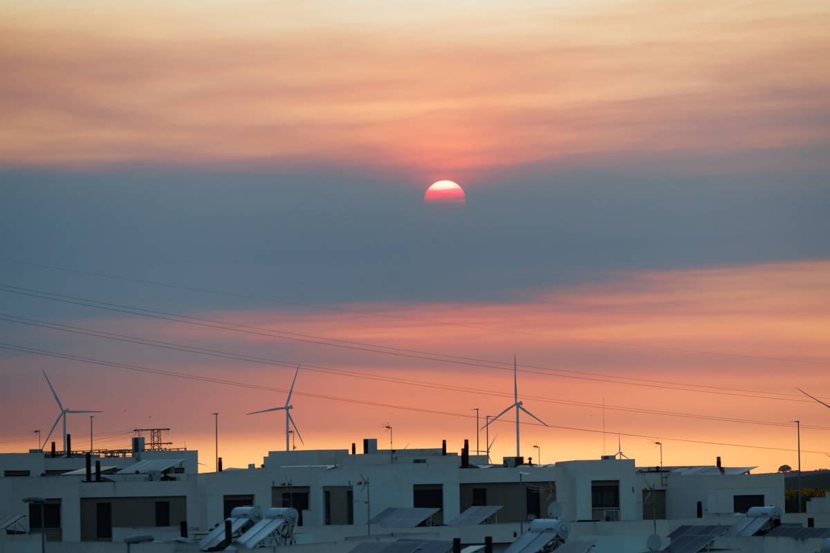 El incendio de Huelva visto desde Jerez 