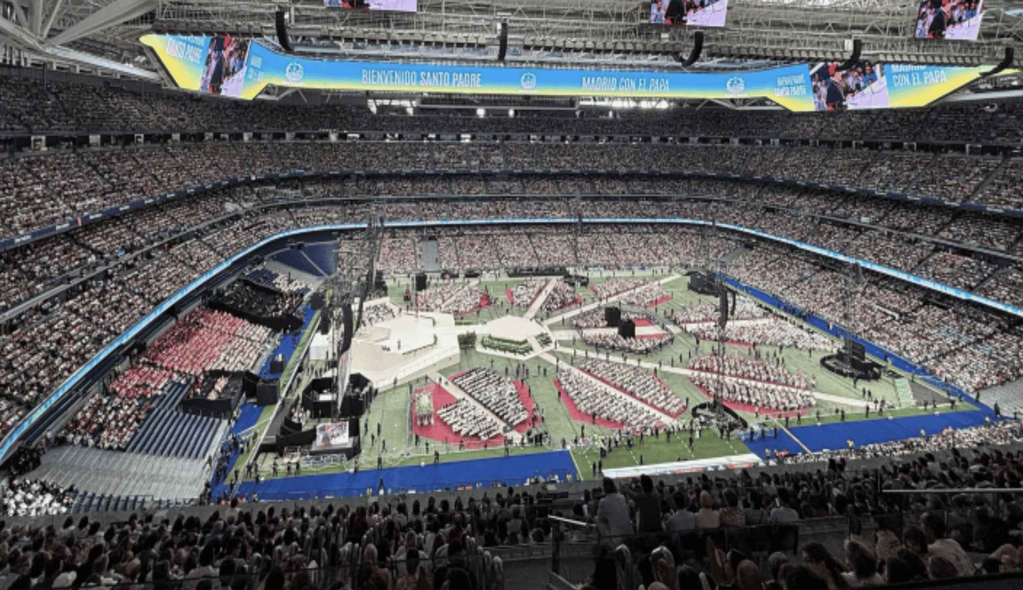 Ambiente del Bernabéu con motivo del Encuentro con la Comunidad Diocesana con el Papa.