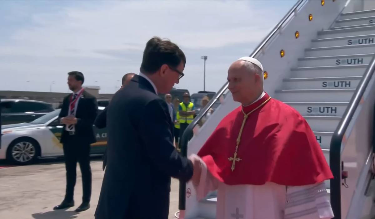 El Papa León XIV llega a Barcelona recibido por Salvador Illa