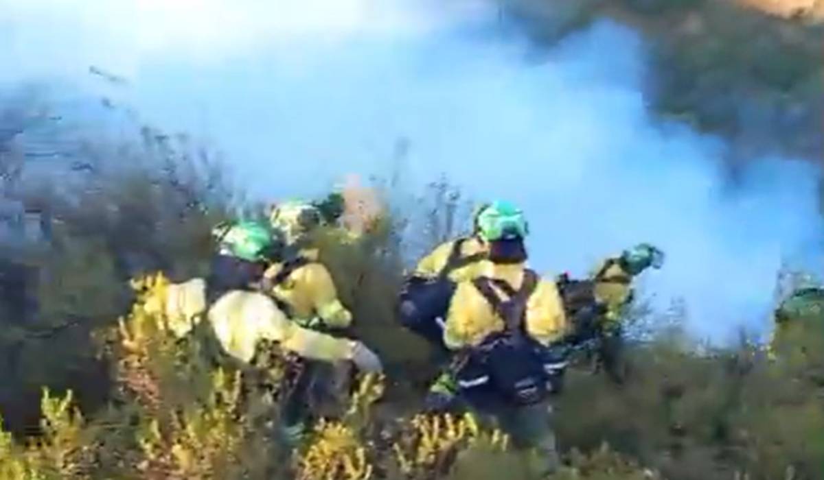 Horas clave en el incendio de Huelva: el viento obliga a Infoca a intensificar los trabajos en la zona más compleja