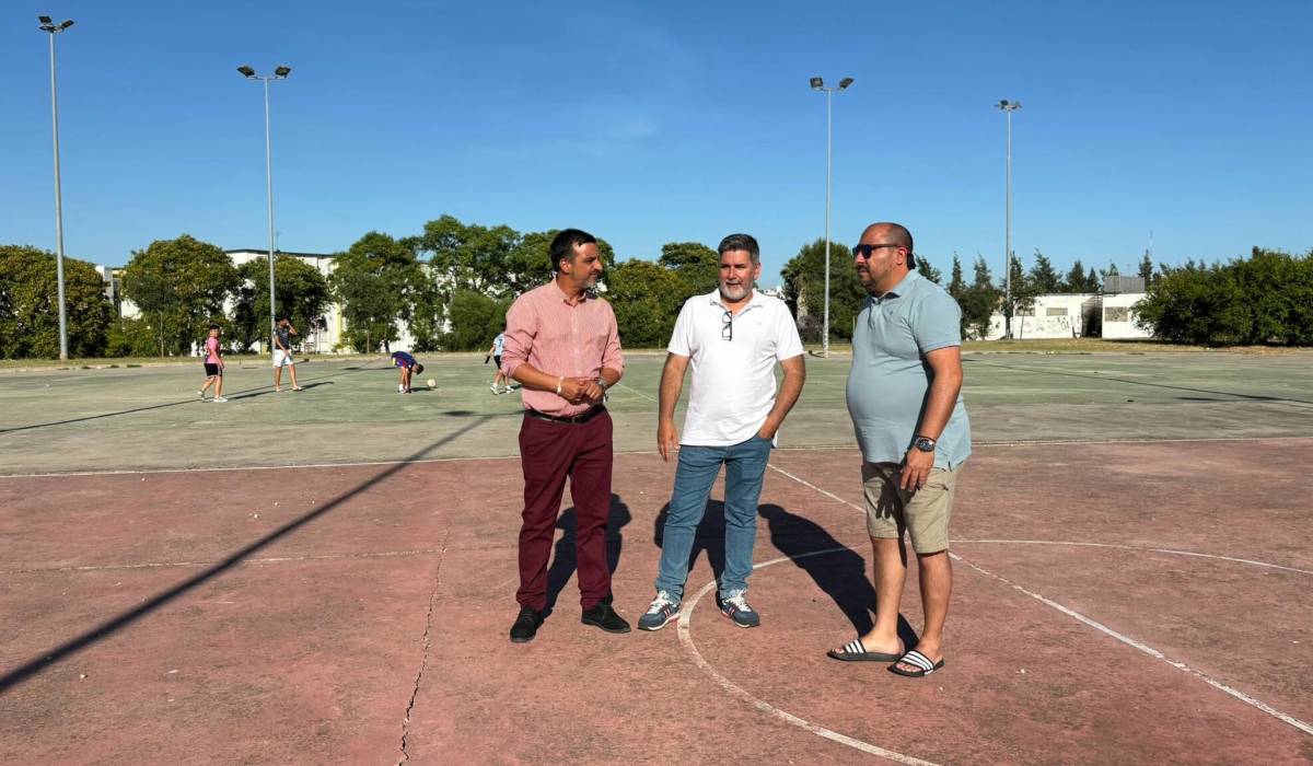 El PSOE Jerez y vecinos de la zona sur denuncian el estado del Parque de la Igualdad - El PSOE Jerez y vecinos de la zona sur denuncian el estado del Parque de la Igualdad