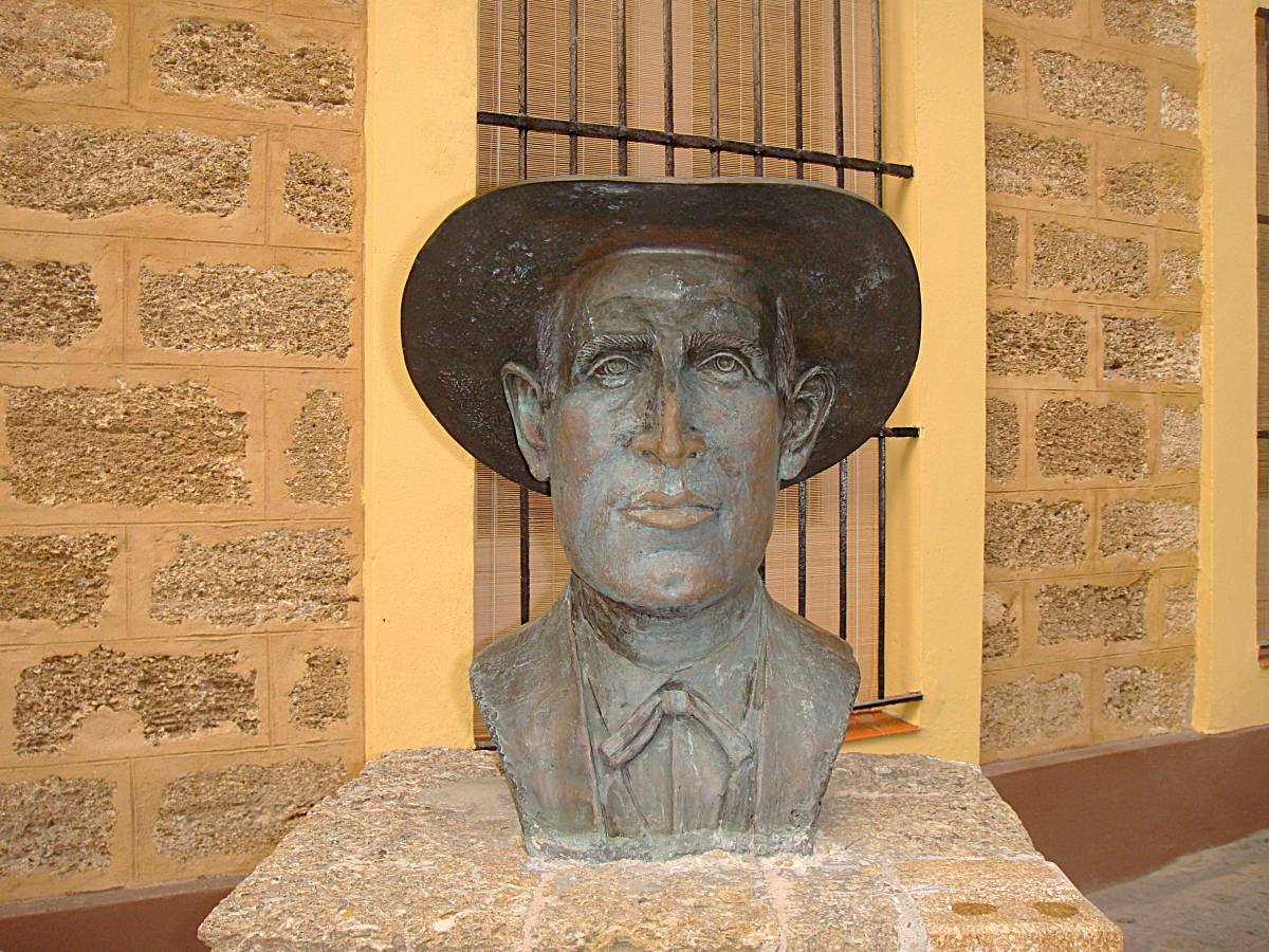 Busto a Enrique “el Mellizo”, vista frontal. 