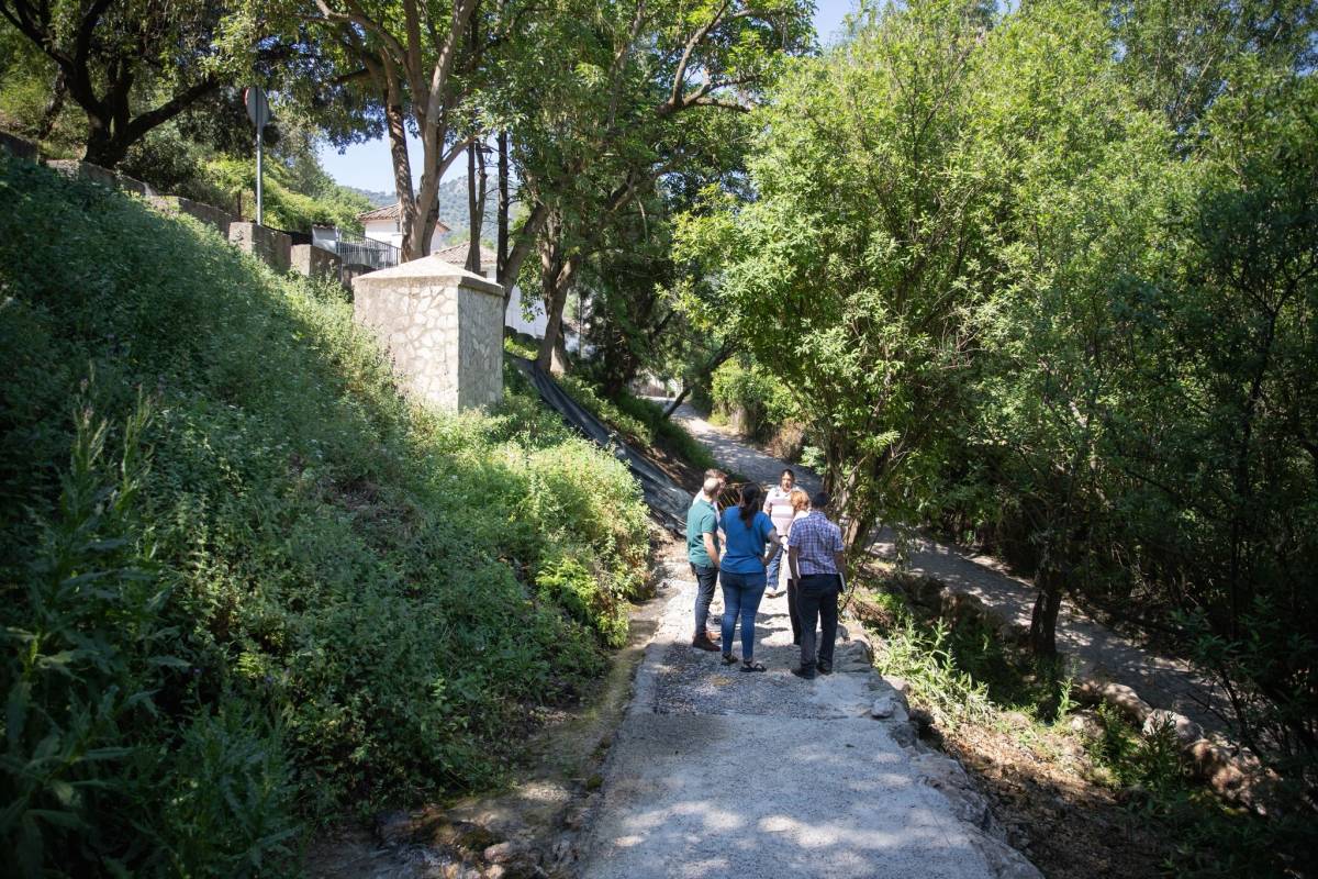 El alcalde de Grazalema, Carlos Javier García, de visita en Benamahoma. - El alcalde de Grazalema, Carlos Javier García, de visita en Benamahoma.