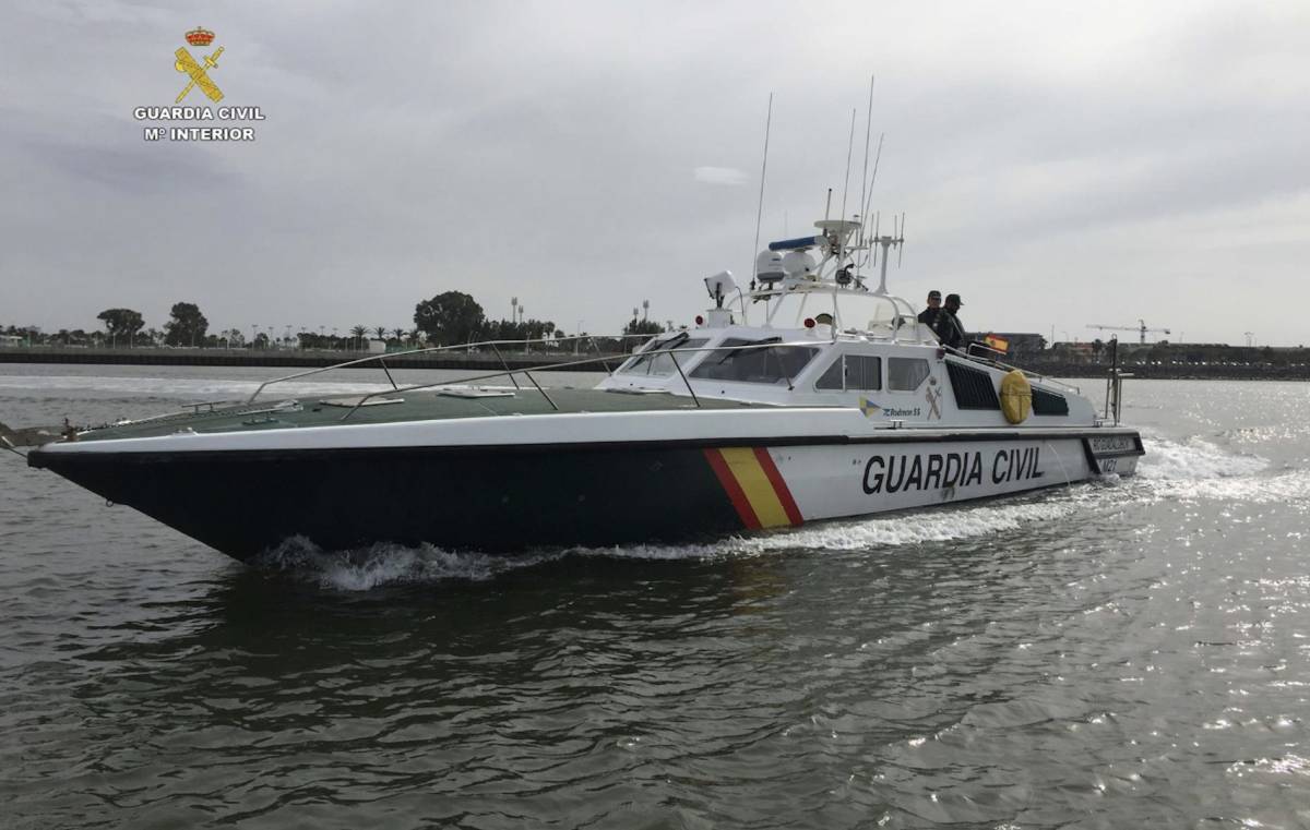 Una emboscada acaba en tiroteo: la Guardia Civil intercepta un alijo de 1.120 kilos de hachís en la ría de Punta Umbría