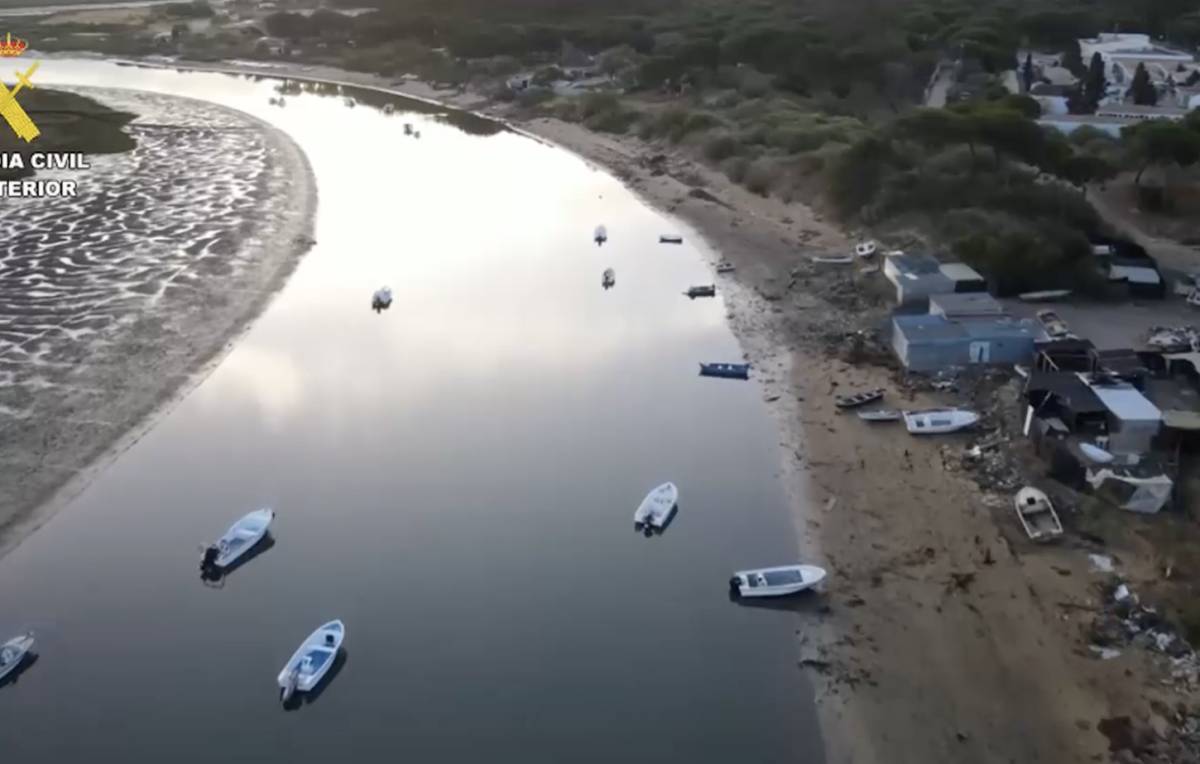 Los narcos en Huelva disparan con armas de guerra a los agentes para proteger cargas que antes abandonaban: sin fallecidos 'de milagro'