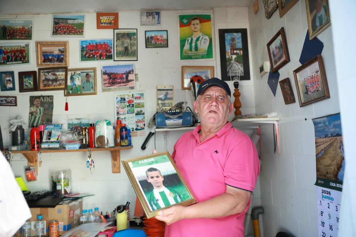 Los Palacios Manuel Batalla y Antonio Salmerón escuela de futbol - JUAN CARLOS TORO Los Palacios Manuel Batalla y Antonio Salmerón escuela de futbol