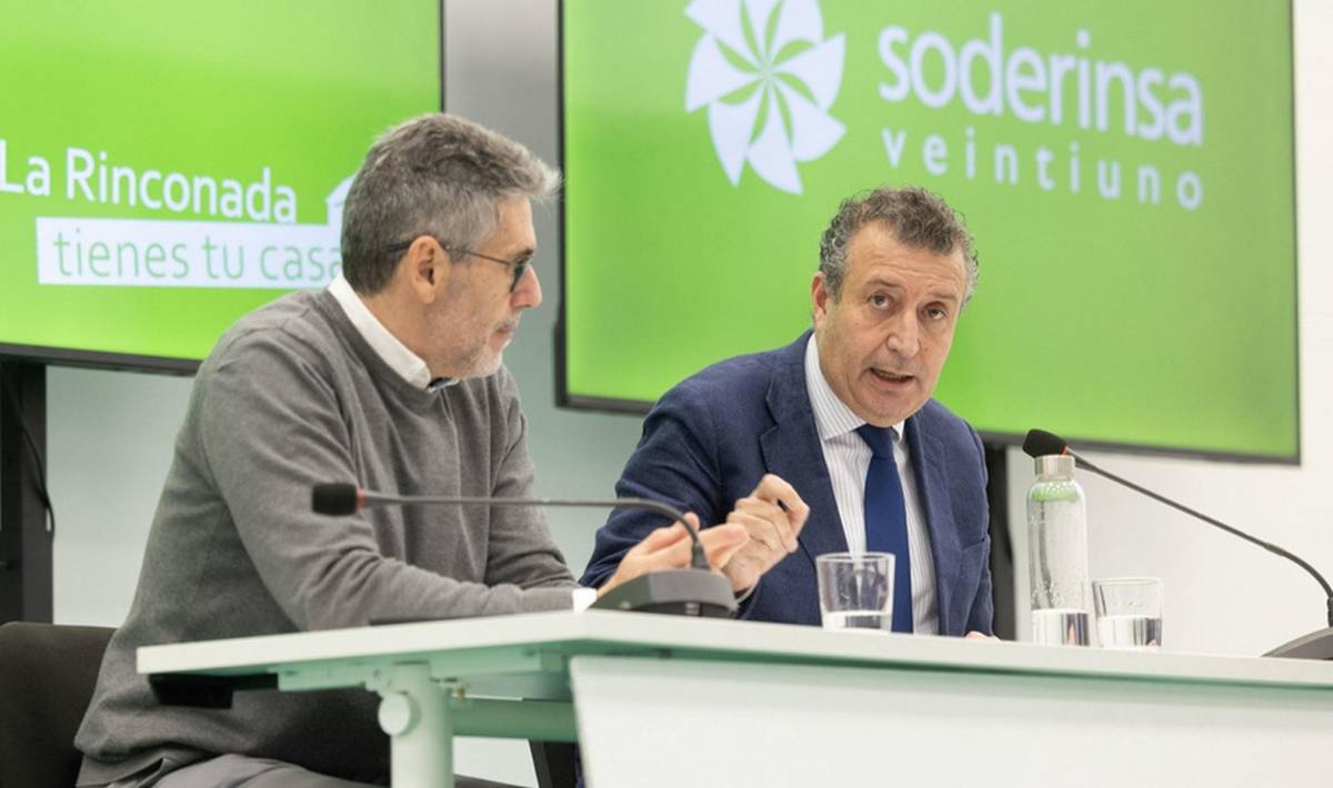 El alcalde de La Rinconada, Fernández, durante la presentación de las nuevas VPO - El alcalde de La Rinconada, Fernández, durante la presentación de las nuevas VPO