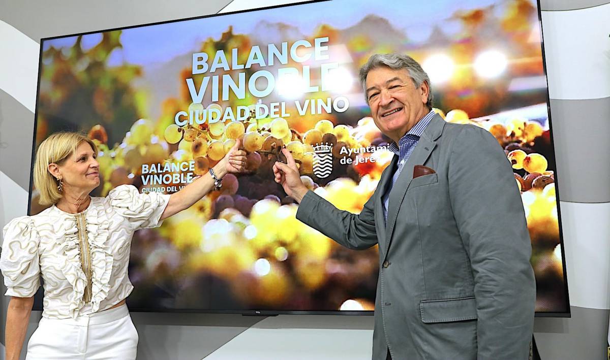 María José García-Pelayo y César Saldaña, durante la rueda de prensa del balance a Vinoble 2026 
