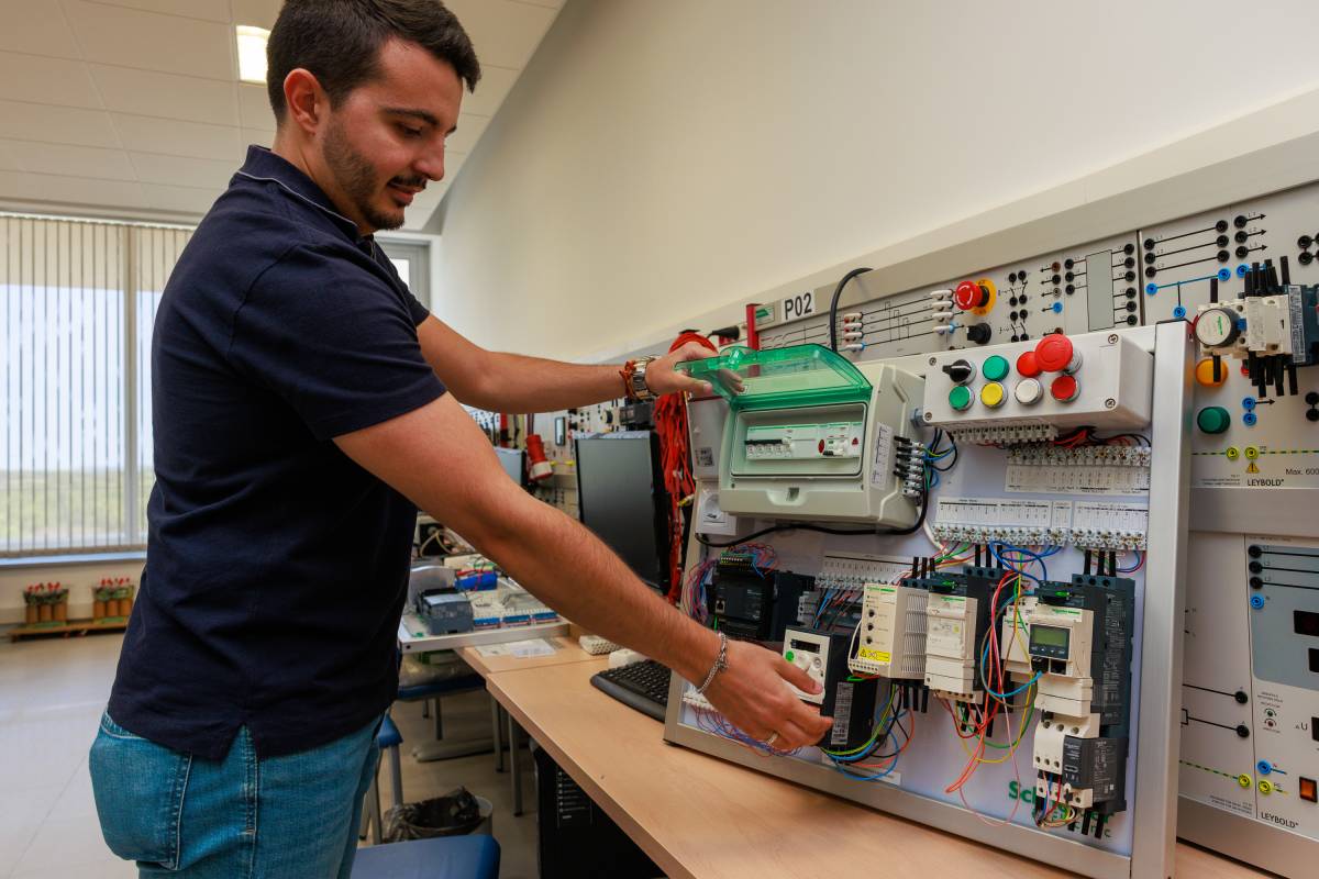 Sistema red eléctrica viviendas Ingeniería Electricidad UCA,  Pablo Horrillo
