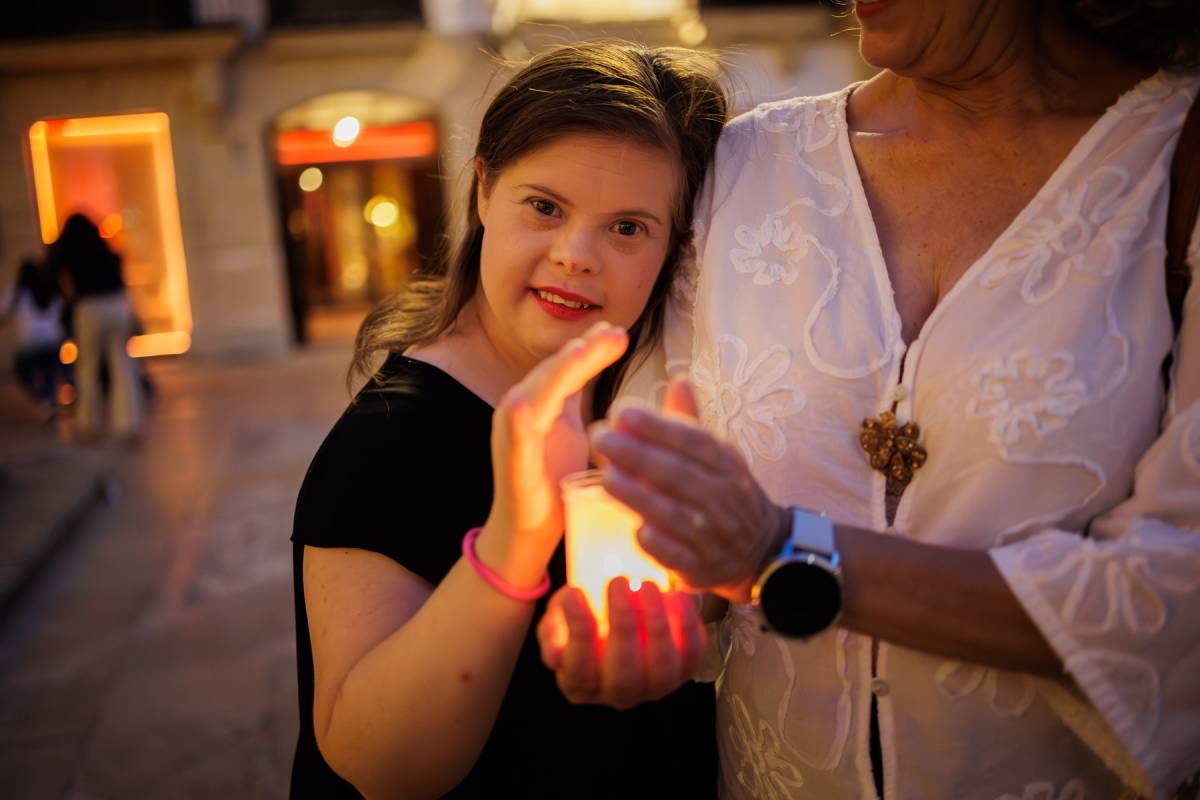 Entre 9.000 velas y mucha emoción, Jerez vuelve a iluminar el camino de la inclusión: 