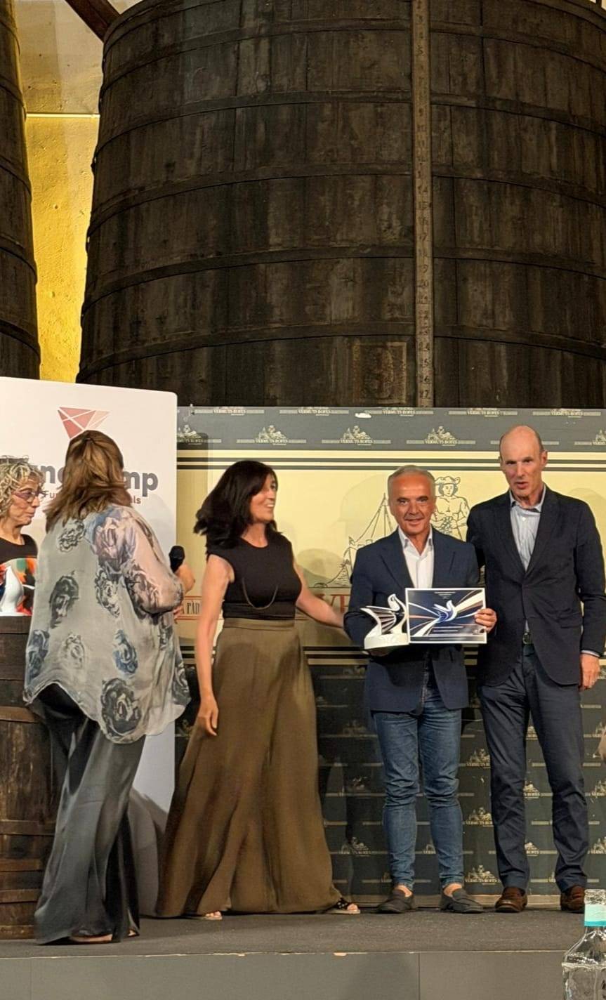 Un momento de la entrega del premio.
