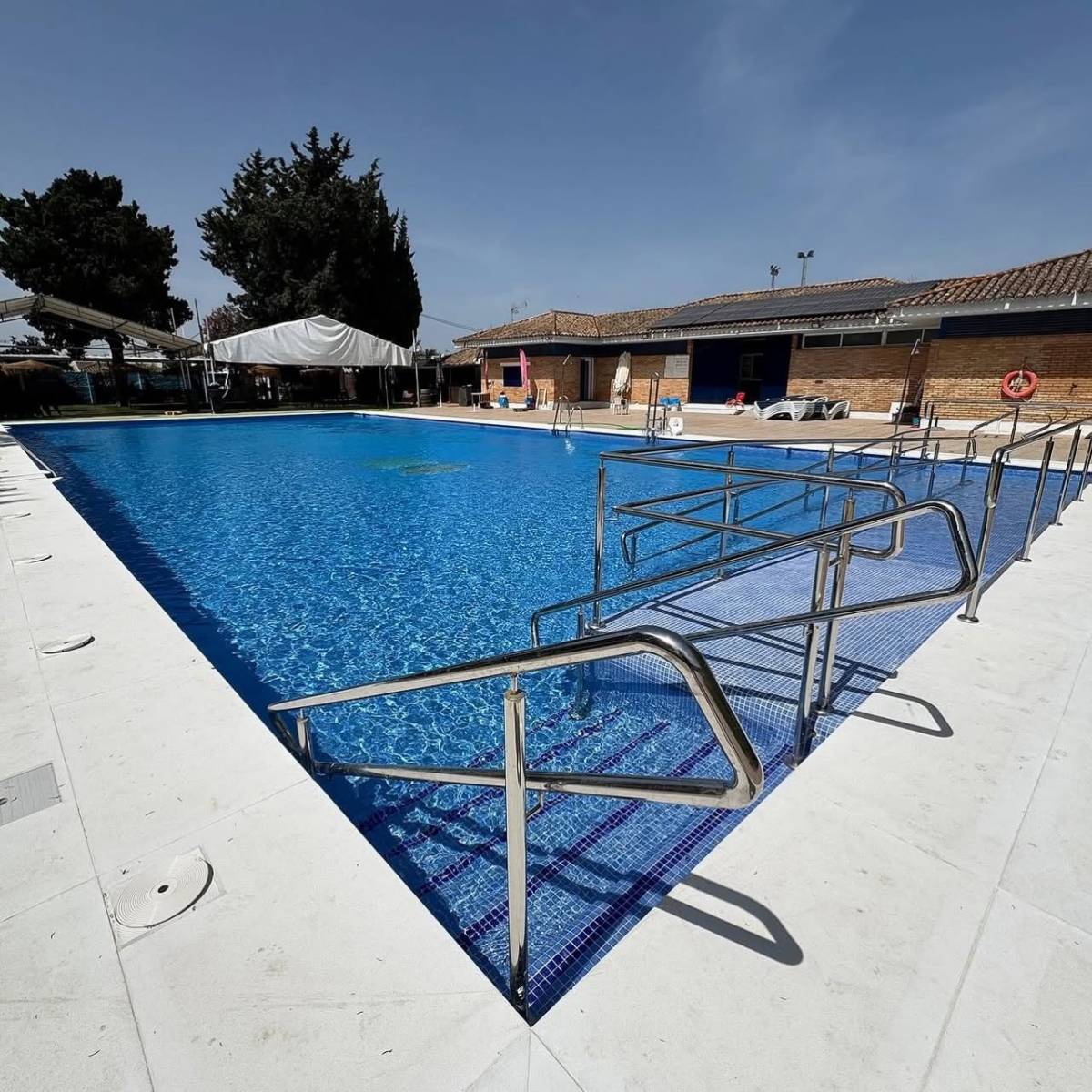 Piscina de El Torno, en el Jerez rural.