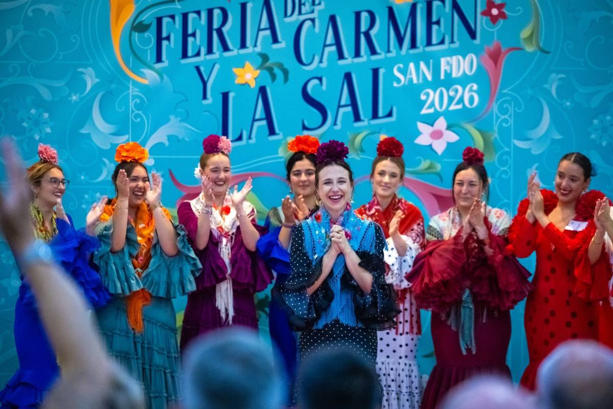 Las jóvenes, durante el acto el el Club Social La Salina.