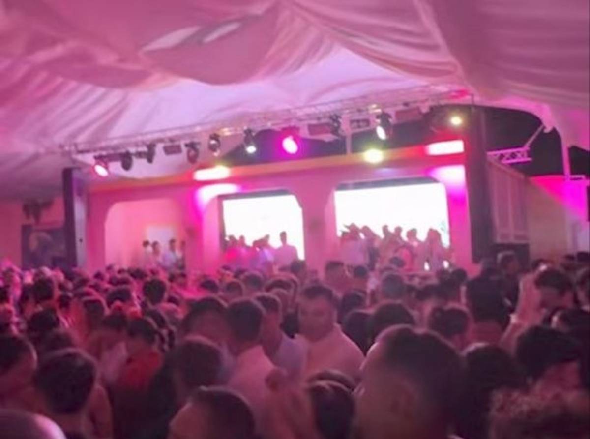 La 'casita' de Bad Bunny está en la Feria de Chiclana: esta es la caseta que le lanza un guiño