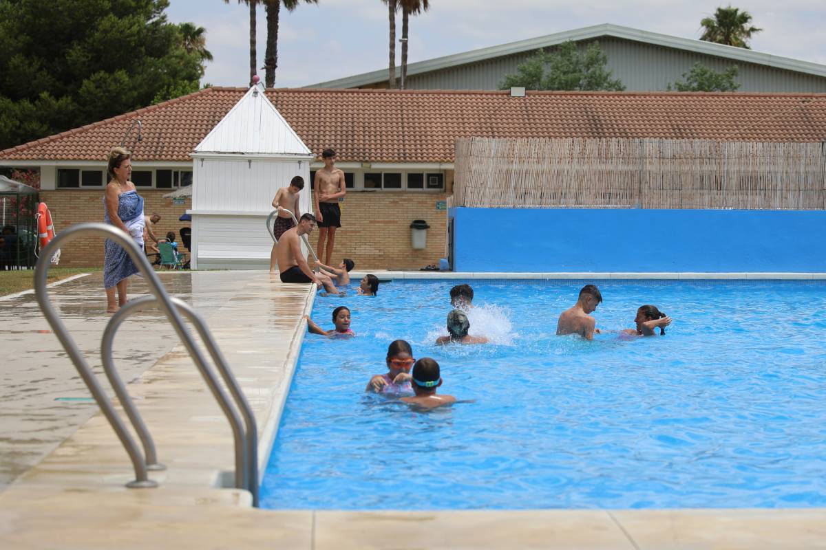 El 'reto marrón' vuelve a amenazar las piscinas de Andalucía