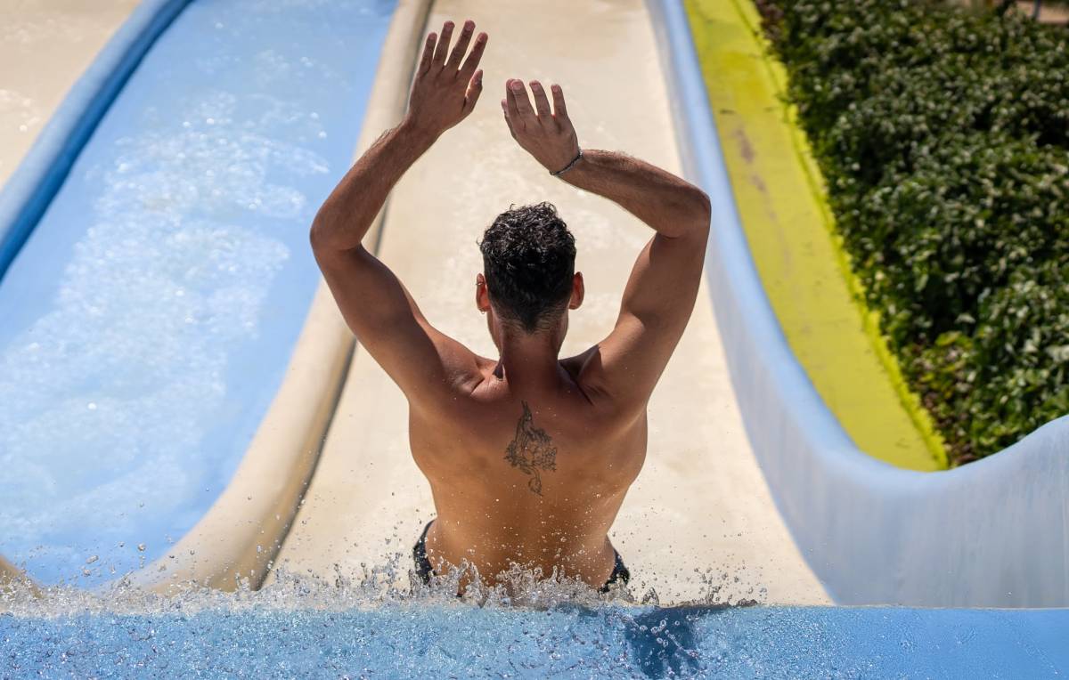 Los seis parques acuáticos de Andalucía para combatir el calor y el levante entre toboganes y adrenalina