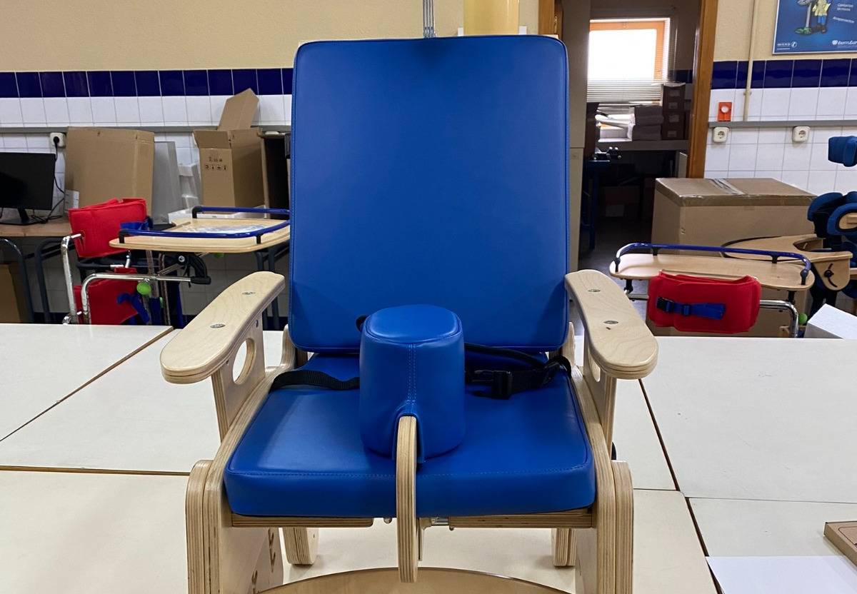 La Junta comprará más de 2.000 andadores, camillas o grúas para alumnos con necesidades especiales de Cádiz