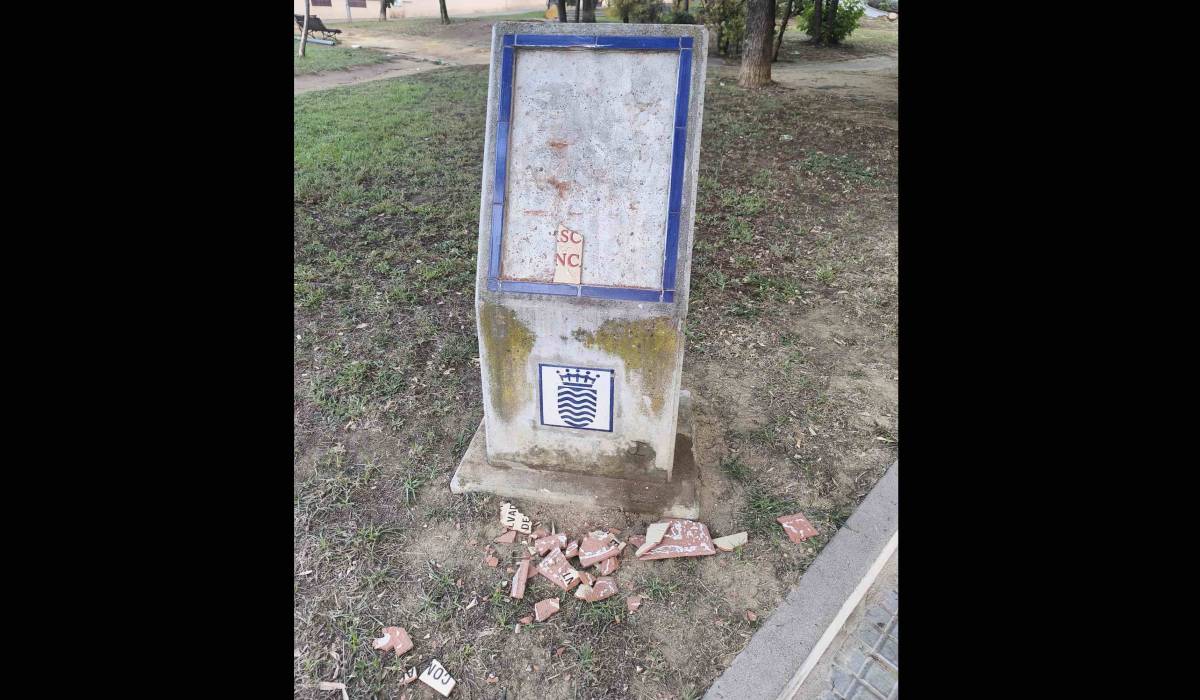 Revientan a las pocas horas de inaugurarse la placa en recuerdo a las 600 víctimas del franquismo en Jerez