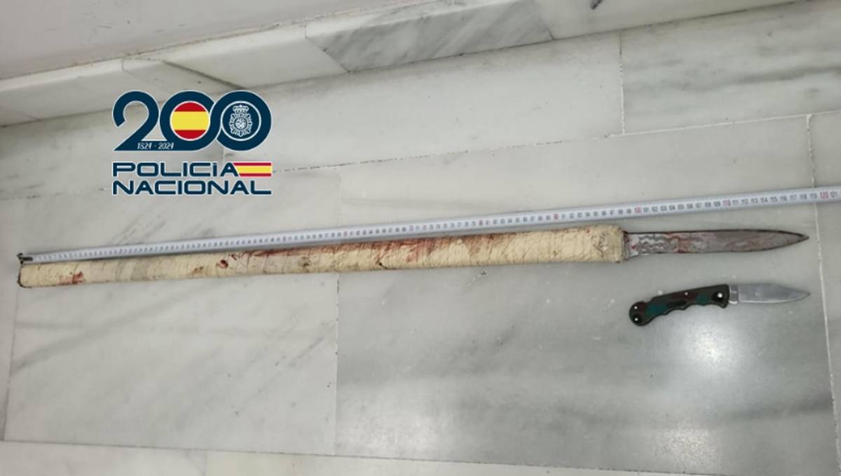 Brutal intento de homicidio en plena calle por las 'Casitas Bajas' de Jerez con una lanza artesanal: la víctima, en UCI