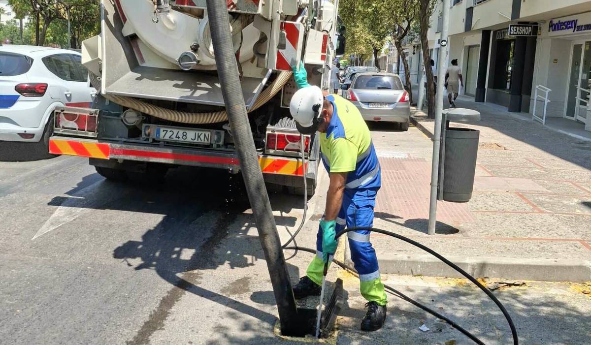 50 toneladas de residuos menos: Jerez intensifica la limpieza de alcantarillas ante el riesgo de atascos e inundaciones