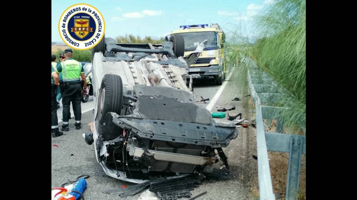 Uno de los coches implicados en el accidente de Medina. - Uno de los coches implicados en el accidente de Medina.