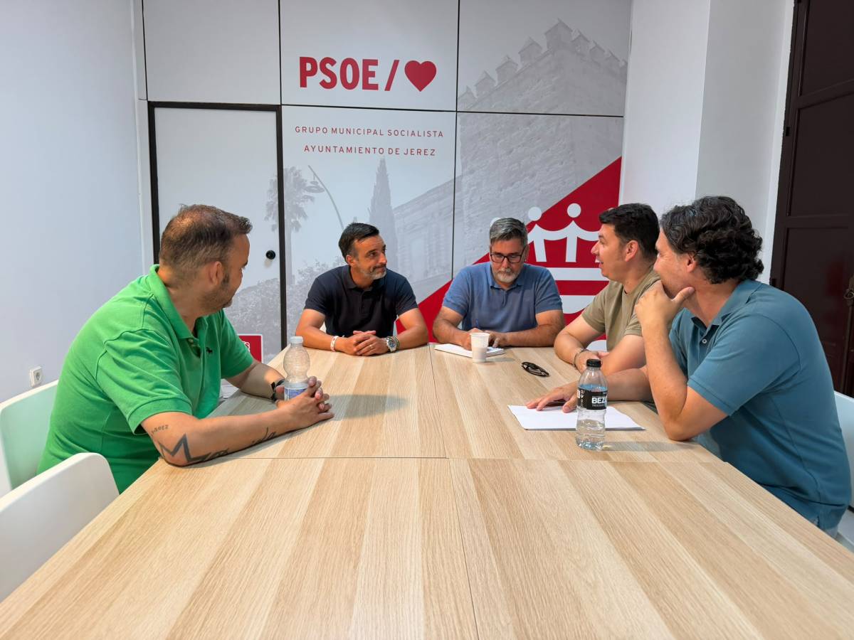 Un momento de la reunión de miembros del PSOE de Jerez con representantes de Silje. - Un momento de la reunión de miembros del PSOE de Jerez con representantes de Silje.