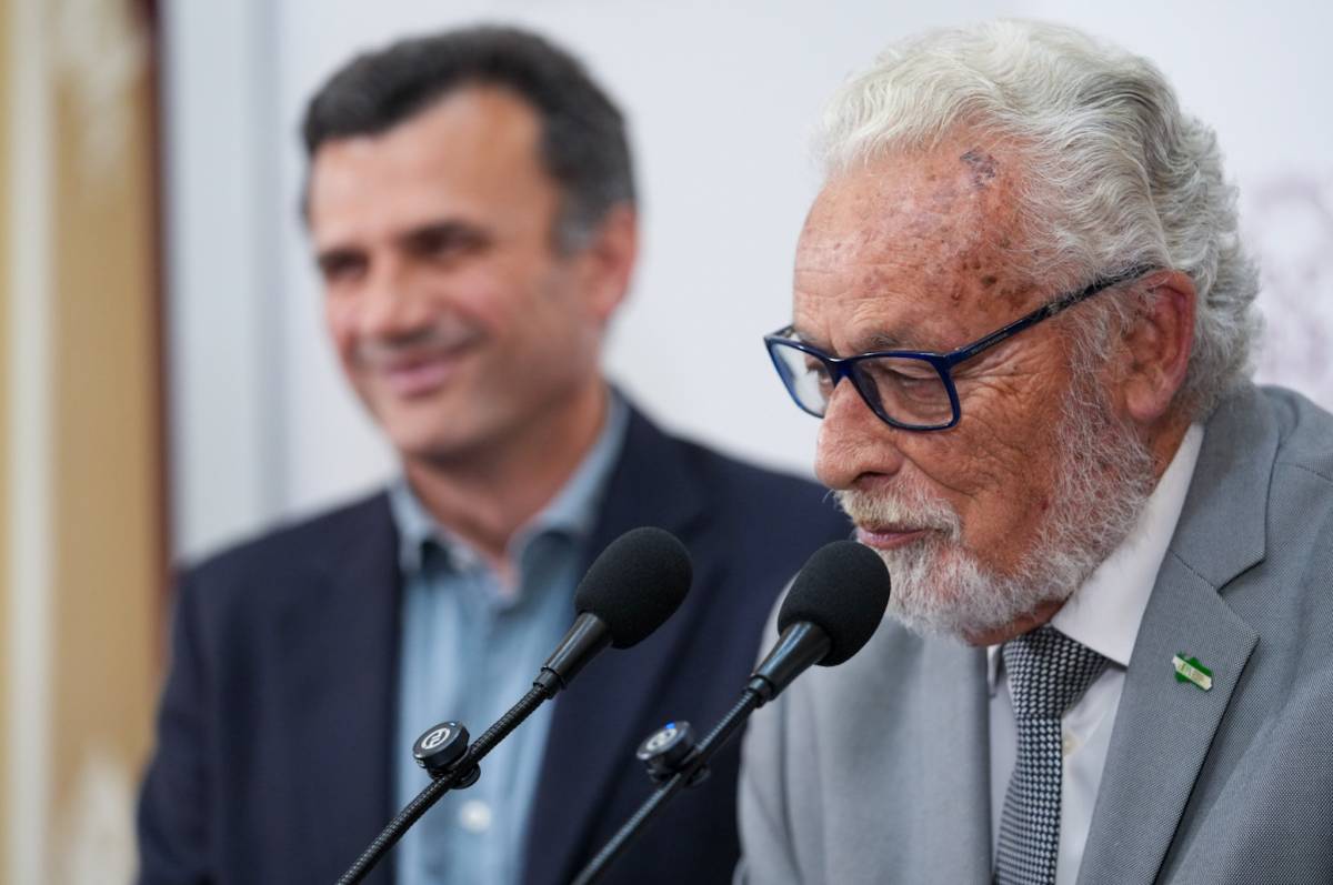 El Defensor del Pueblo Andaluz respalda en Cádiz el modelo municipal de atención al sinhogarismo