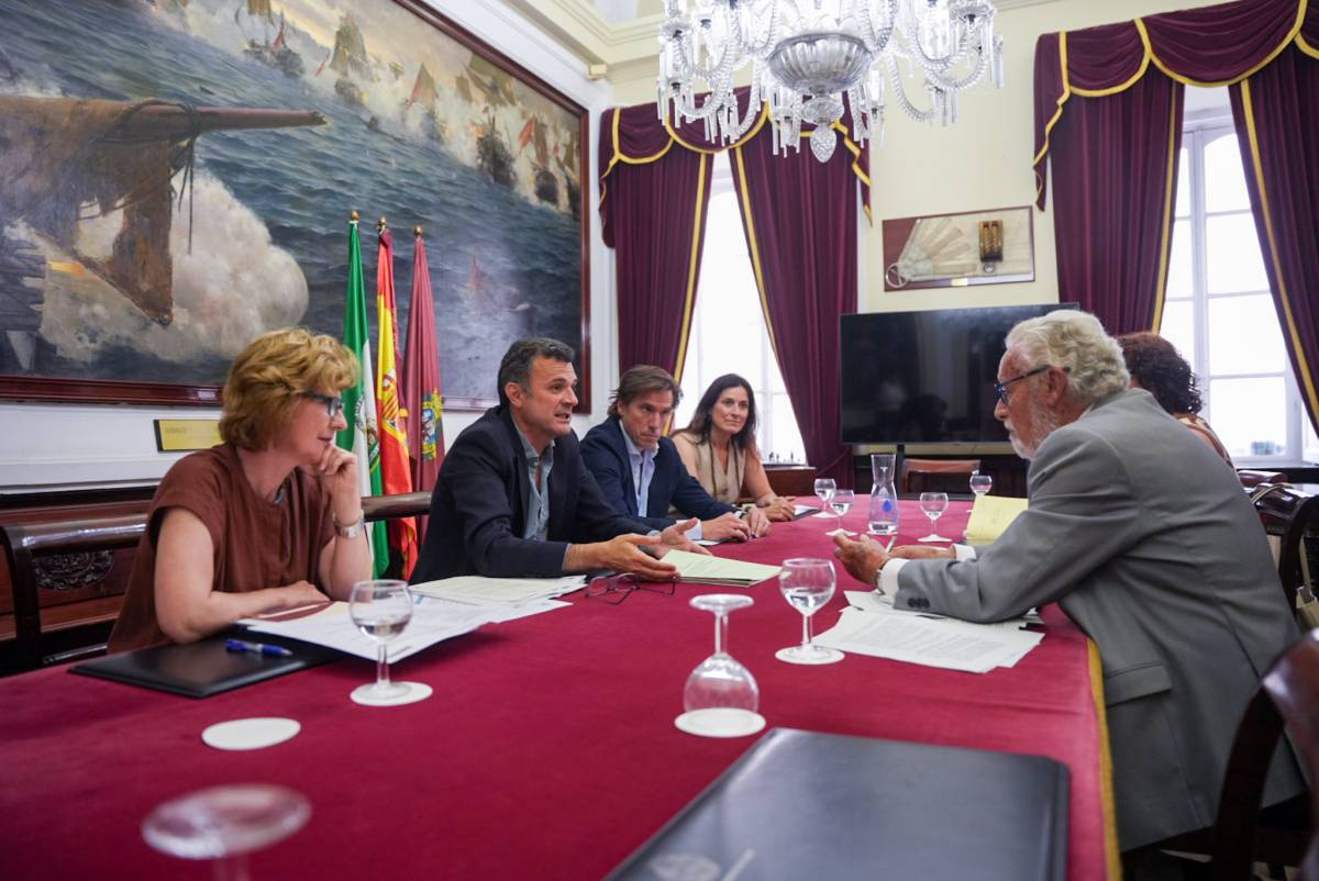 Reunión de Trabajo, ayuntamiento de Cádiz con Jesús Maeztu Defensor del pueblo 