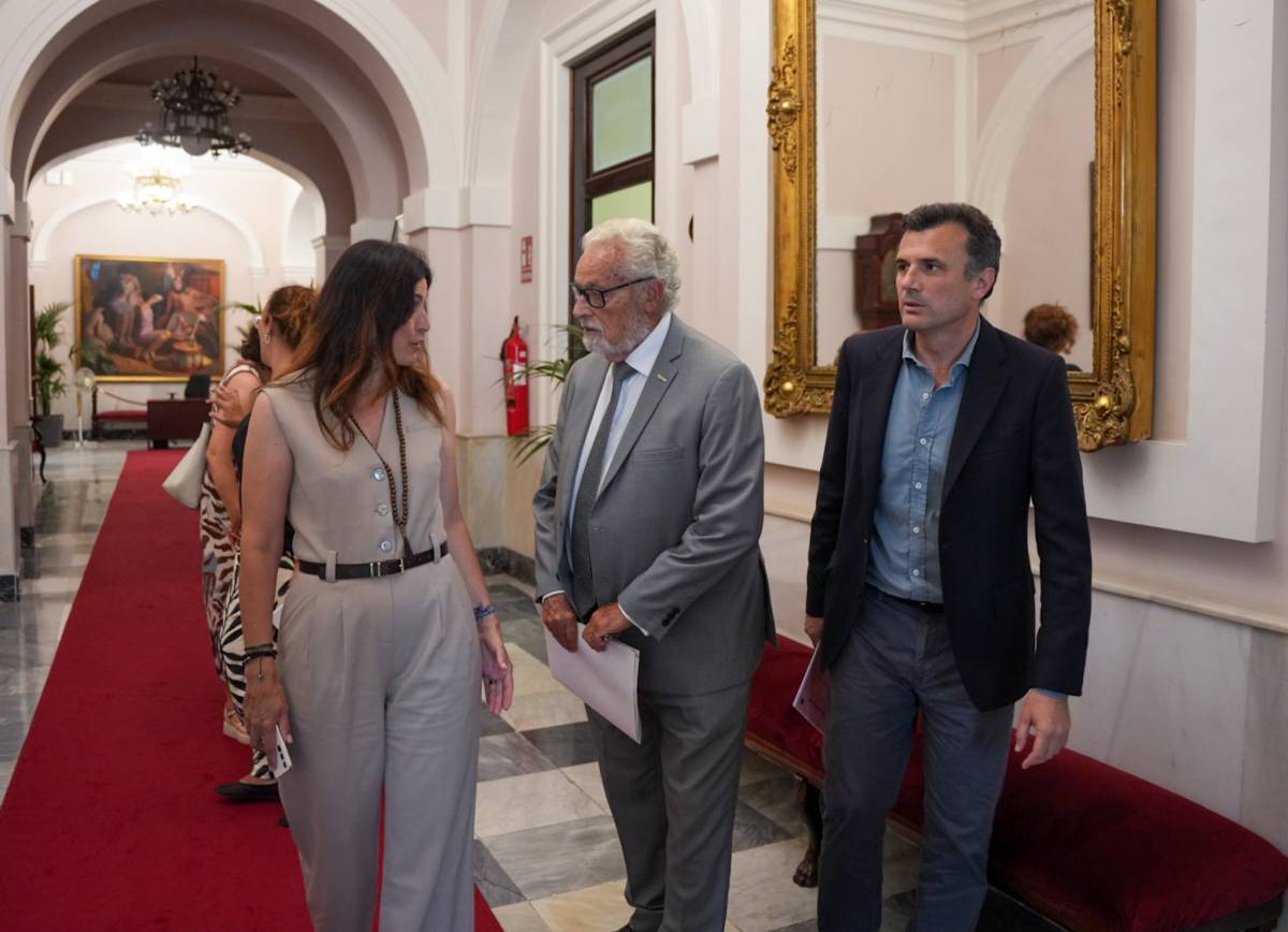 Reunión de Trabajo, ayuntamiento de Cádiz con Jesús Maeztu Defensor del pueblo 