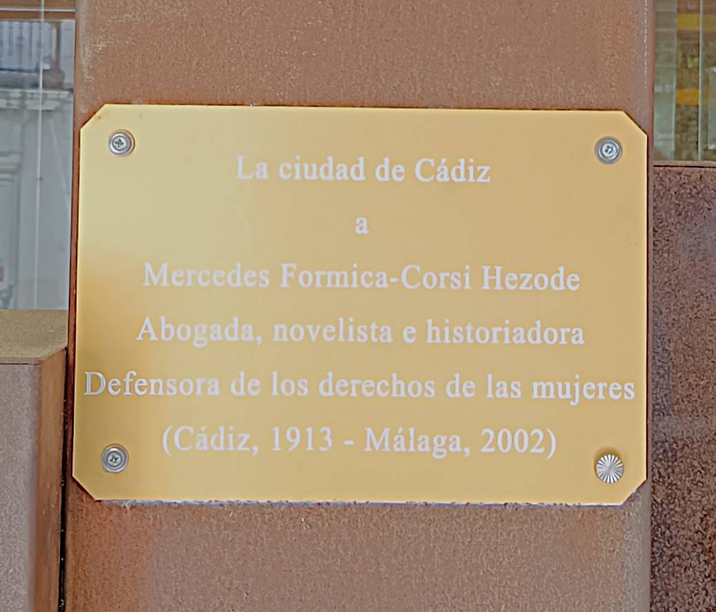 Monumento a Mercedes Formica, placa conmemorativa. 