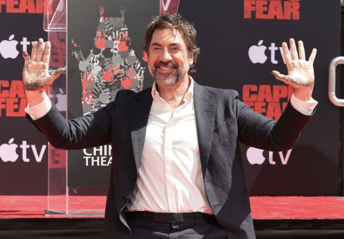 El primer español en el cemento de Hollywood: Javier Bardem deja sus huellas y arremete contra Trump y el ICE