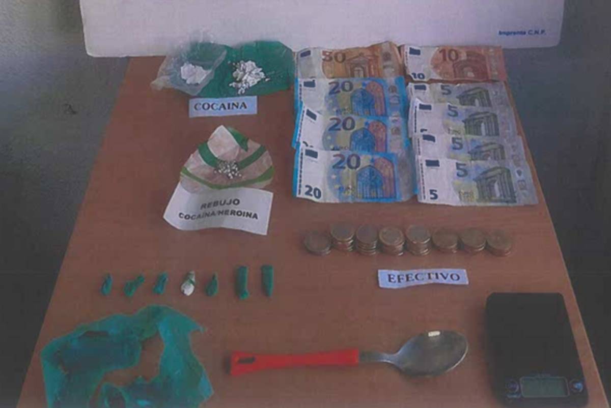 La droga intervenida en el piso en el que se encontraban seis menores, uno de ellos un bebé, en El Puerto