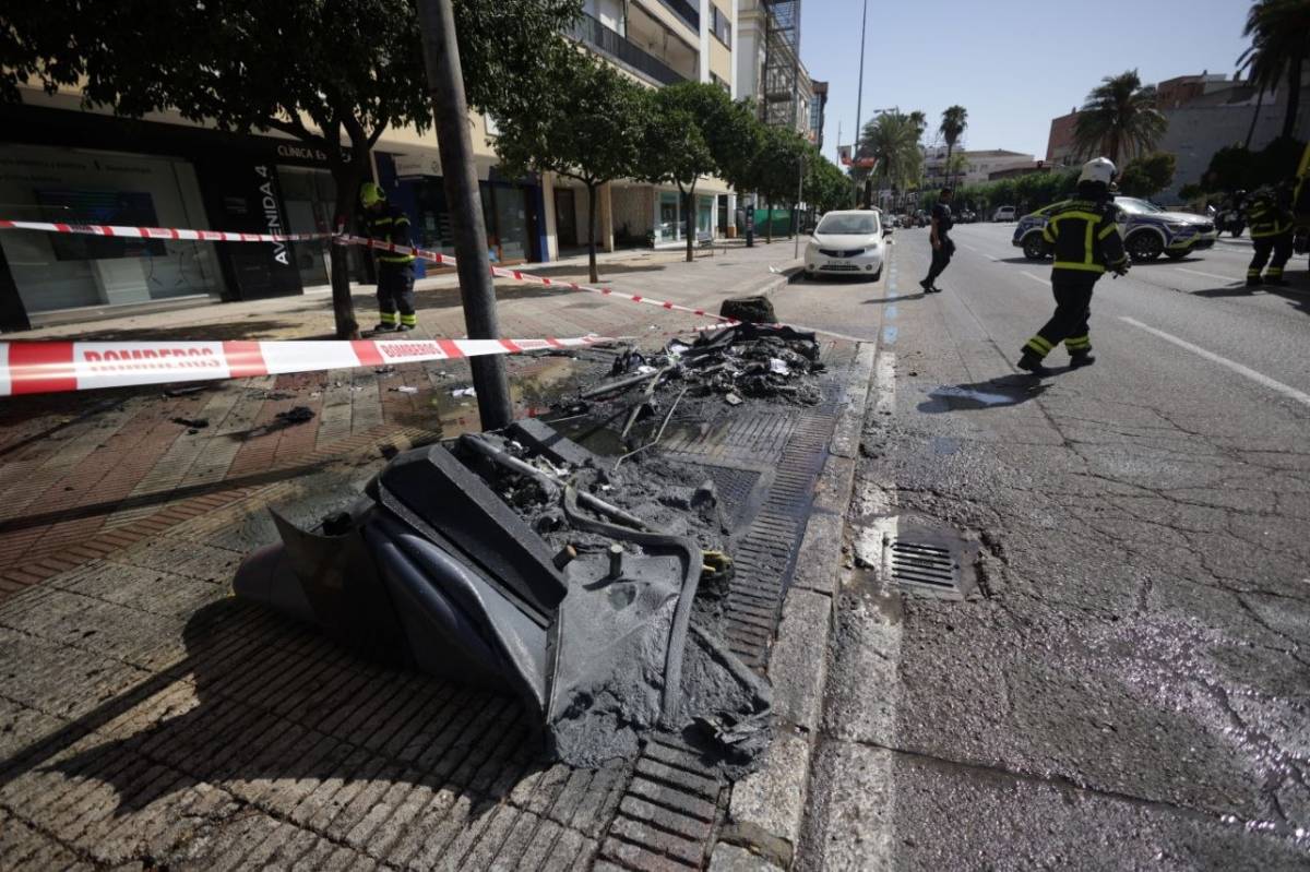 Queman contenedores en plena avenida Álvaro Domecq de Jerez: hay desvíos de tráfico
