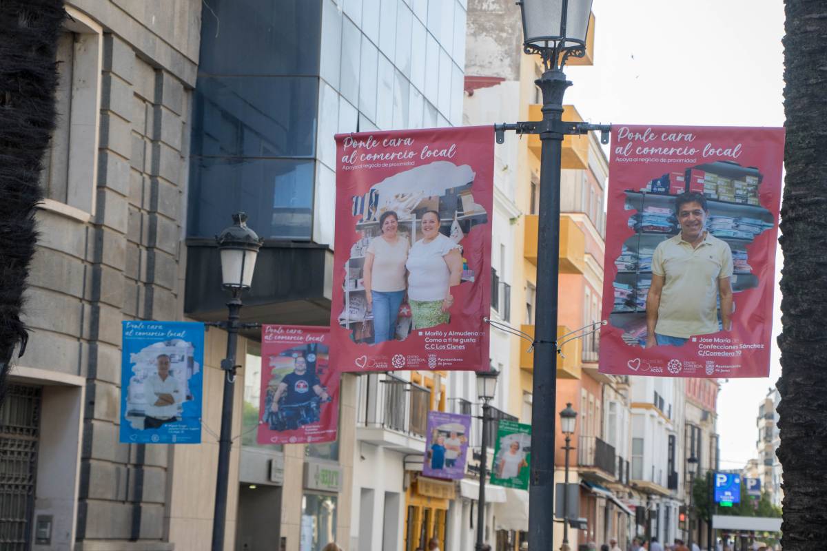 Banderolas del comercio en Jerez. - Banderolas del comercio en Jerez.