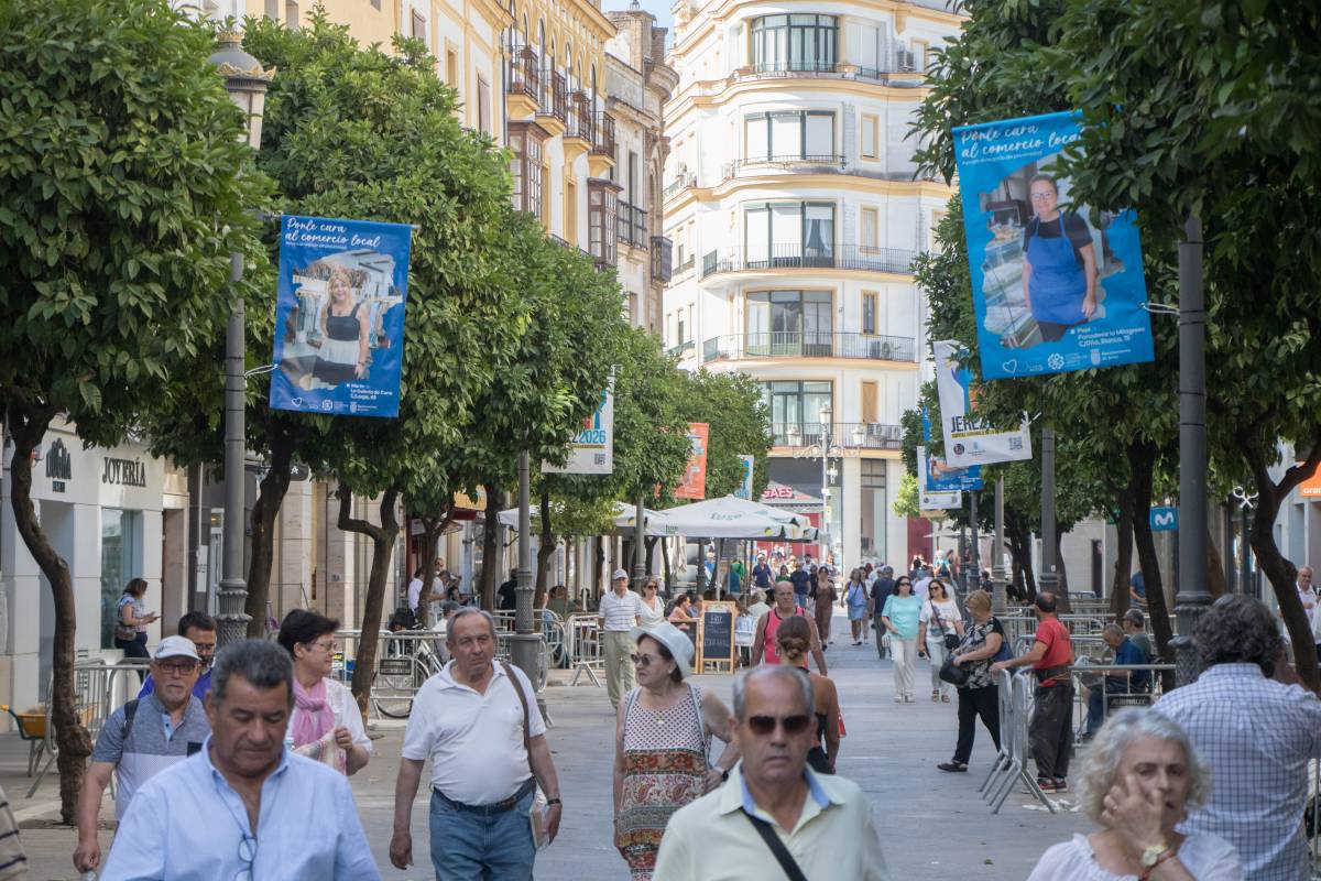 Calle Lancería con las banderolas. - Calle Lancería con las banderolas.