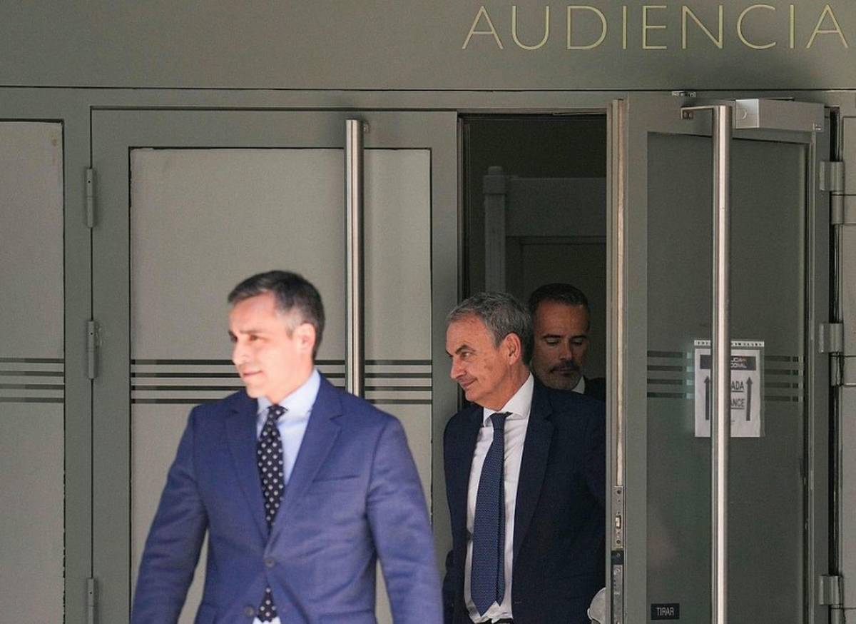 El 'inmaculado' Zapatero y la mancha que podría no ser capaz de borrar ni aunque saliera absuelto