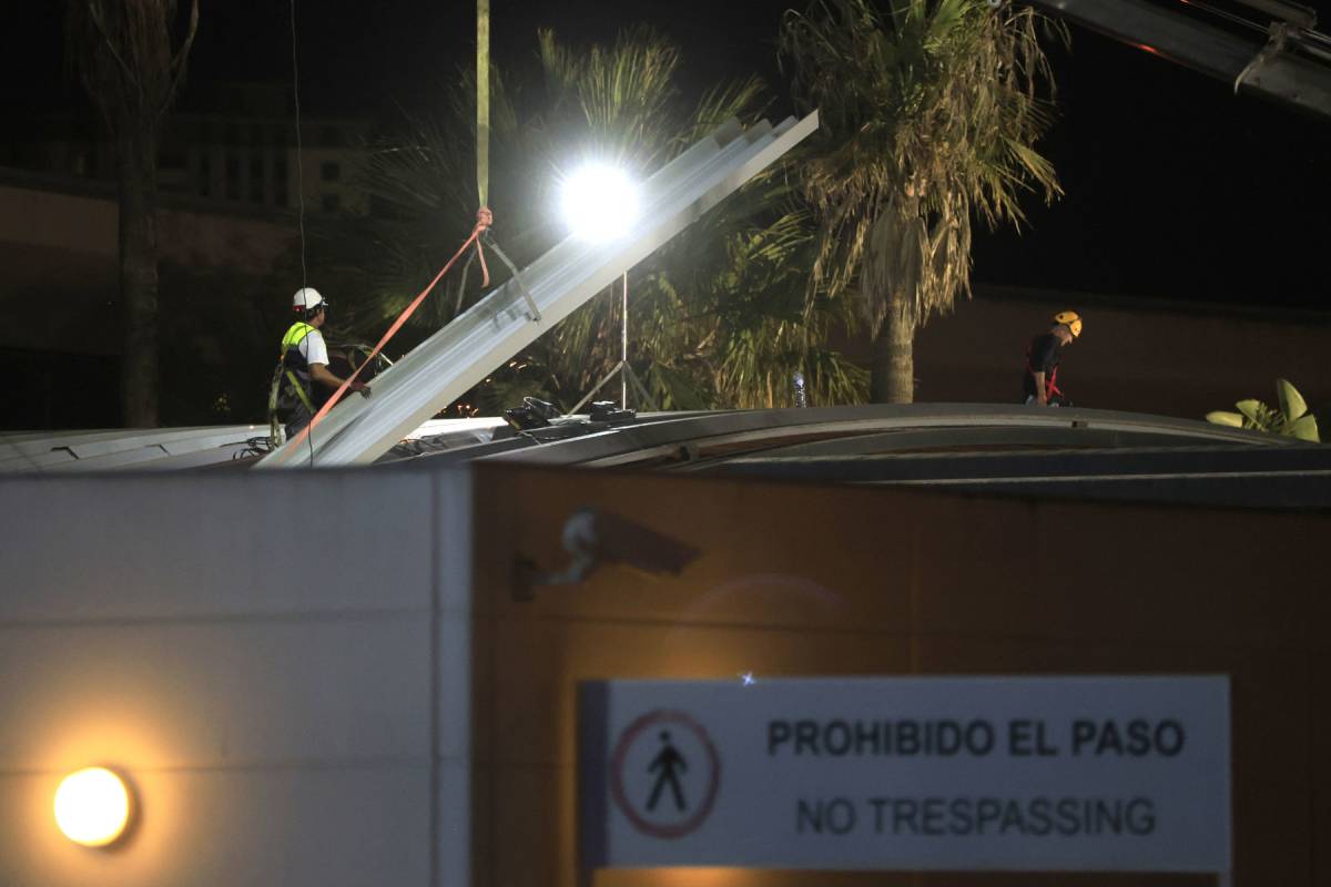 La imagen de una nueva era: ya están desmontando la Verja de Gibraltar